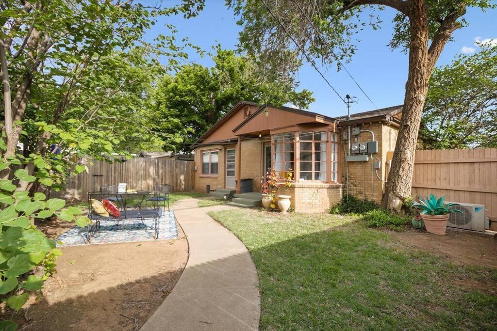 Luxury Oasis- 1 Bedroom Romantic Getaways Лъбък Екстериор снимка