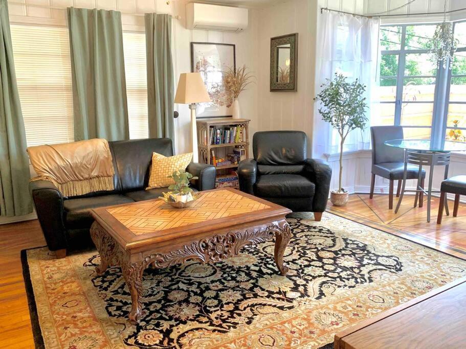 Luxury Oasis- 1 Bedroom Romantic Getaways Лъбък Екстериор снимка