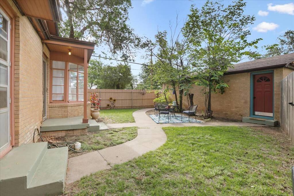 Luxury Oasis- 1 Bedroom Romantic Getaways Лъбък Екстериор снимка