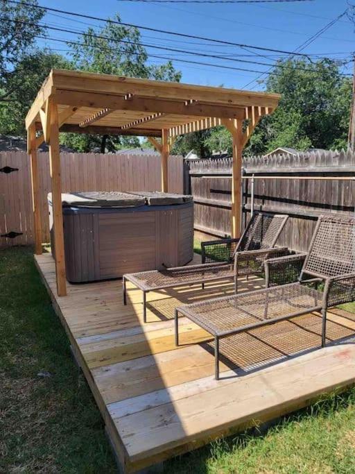 Luxury Oasis- 1 Bedroom Romantic Getaways Лъбък Екстериор снимка