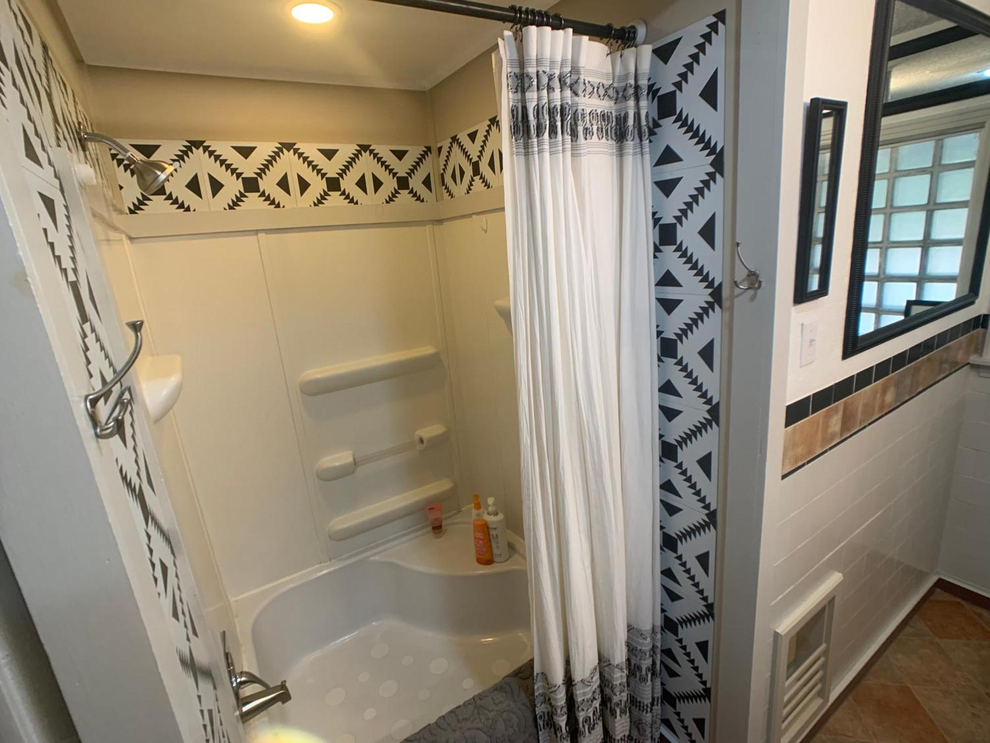 Luxury Oasis- 1 Bedroom Romantic Getaways Лъбък Екстериор снимка